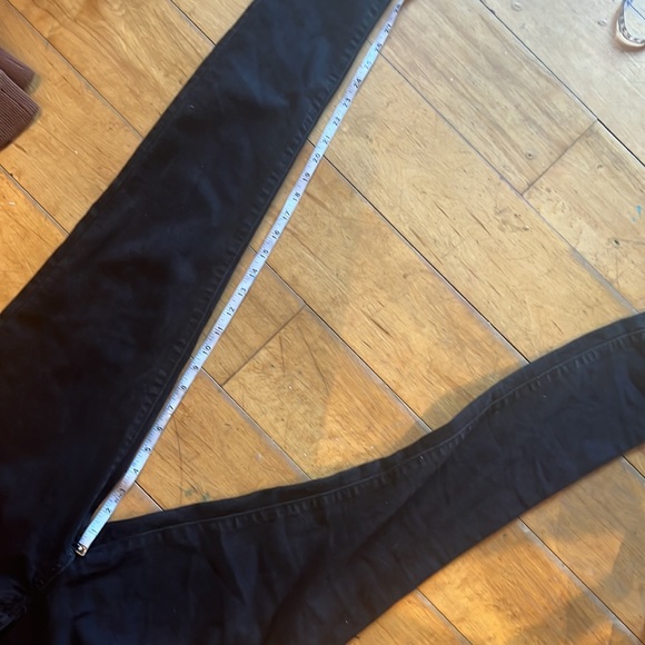 Black Levi’s. Like new - Picture 6 of 6